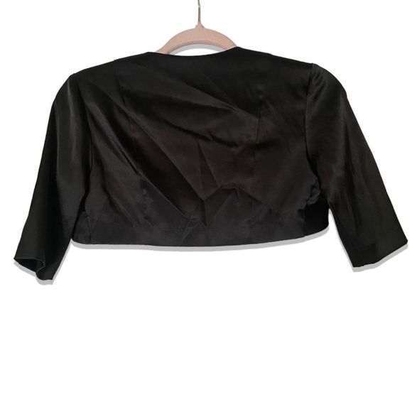 Le Château: Cropped Elbow Sleeve Length Shrug - Picture 4 of 6